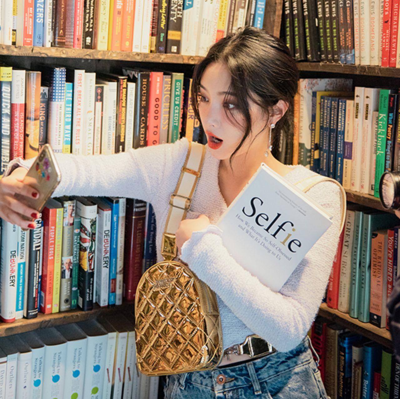 แบรนด์กระเป๋ายอดฮิตจากเกาหลี พร้อมคอลเลคชั่นต้อนรับตรุษจีน! เปลี่ยนกระเป๋ารับทรัพย์และโชคลาภกันซักหน่อยเป็นไงคะ?